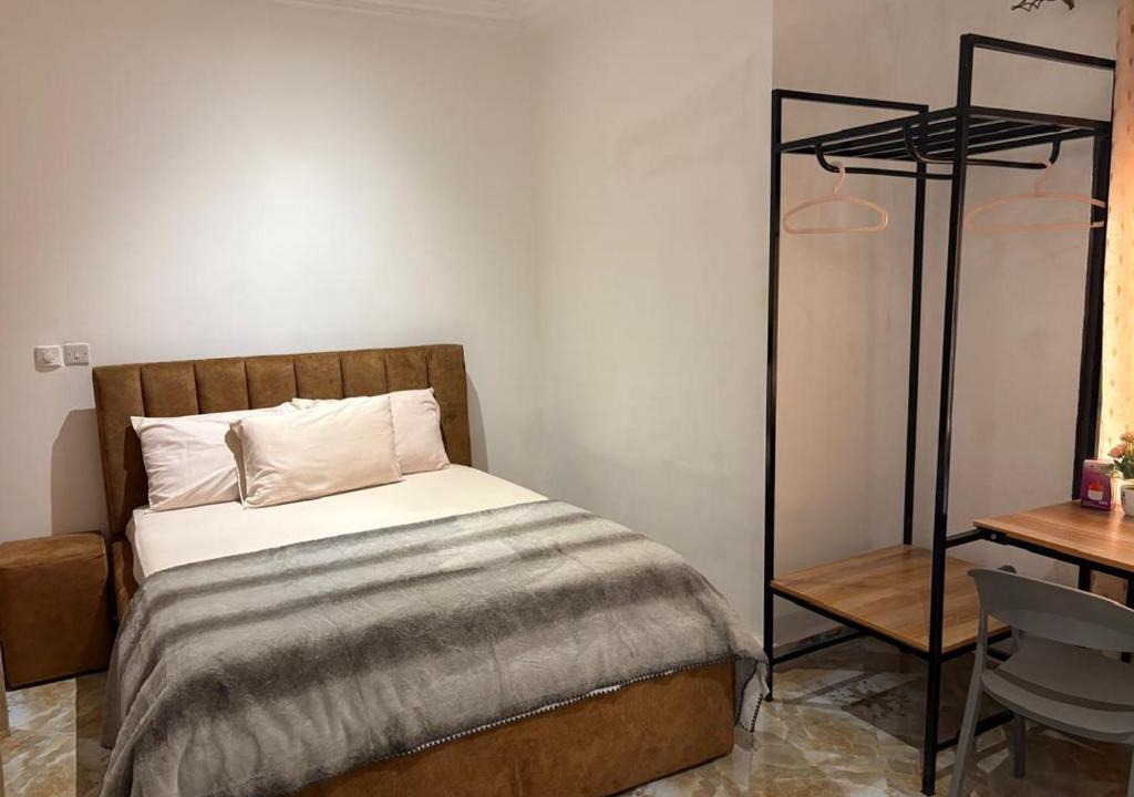 Cape Coast Bed & Breakfast | The Emerald lodge