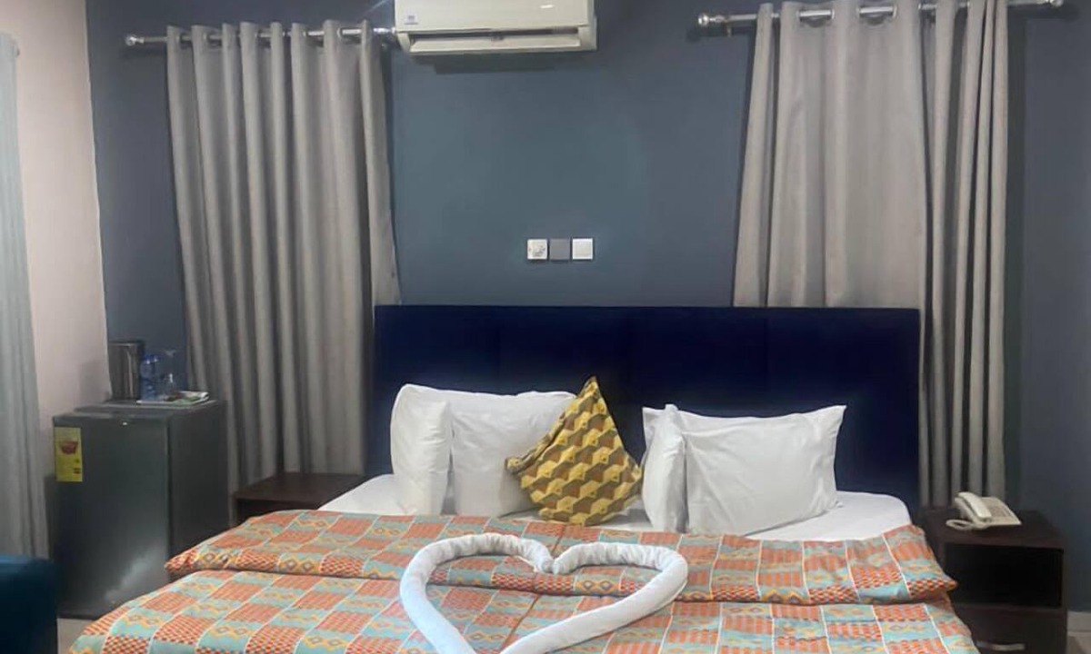 Mile 11 Hotel | ULTIMATE HOTEL