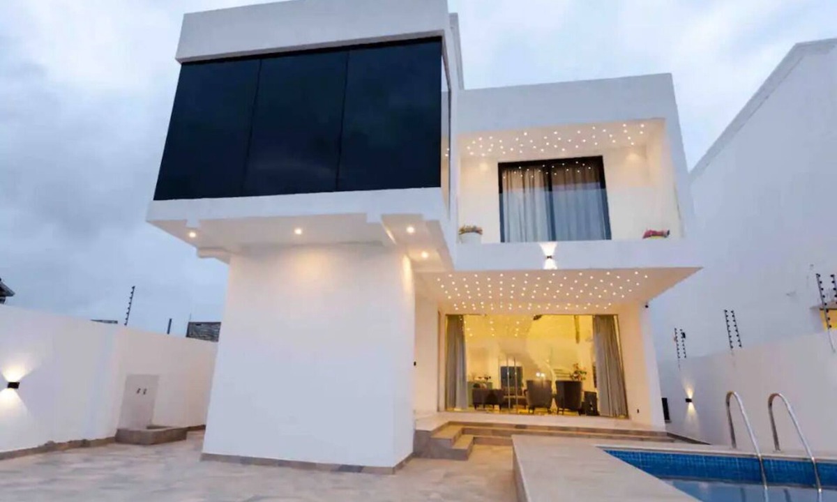 Santeo House | Ultra Modern Luxurious 3Bedroom Townhouse.