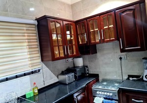 Gorgeous, Quiet & Comfy-Close to Highway-Parking