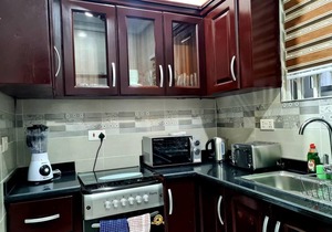 Spacious, Quiet & Cozy- Close to Highway-Parking