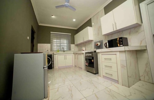 Accra Apartment | 3 bedrooms | Entire Flat | Amasaman, Accra