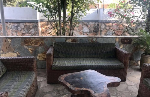 Dzorwulu Bed & Breakfast | 50 m² Bed and breakfast ∙ 127 guests