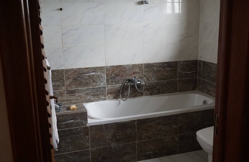 Kwabenyan Hotel | Accra Royal Castle Apartments & Suites