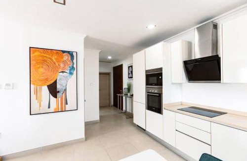 West Ridge Apartment | Amazing Deluxe 2 Bedroom Space Available