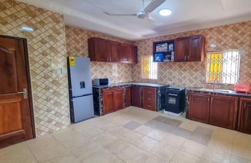 Cape Coast House | B's Classic & Cozy Apartments spacious and luxurious serene home away from home.