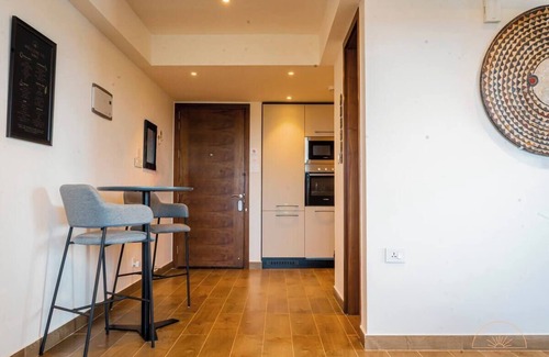 North Ridge Apartment | Comfortable and super central apartment with pool and gym facilities in house