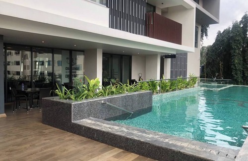 North Ridge Apartment | Comfortable and super central apartment with pool and gym facilities in house