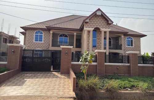 Nungua Apartment | Deluxe Kingsize Bedroom In Tema