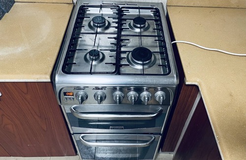 Nungua House | Entire 2 bedroom private house with Netflix + PS4 + Solar power back up system.