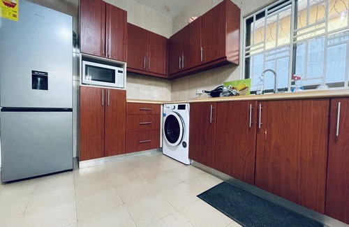 Nungua House | Entire 2 bedroom private house with Netflix + PS4 + Solar power back up system.