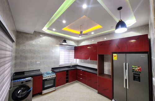Accra Apartment | Frennin Court is a luxury apartment's in Accra. 20 minutes drive to the airport.