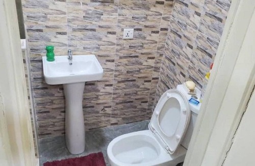 Adenta Apartment | Nice lakeside Estate Apartment close to the Airport and center of Accra.