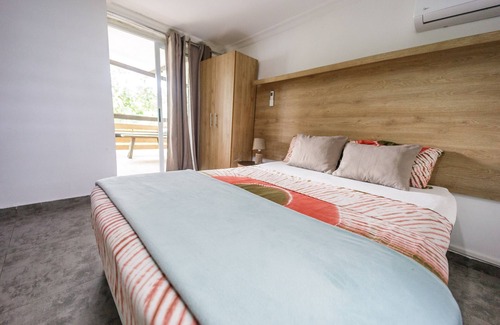 Aburi Bed & Breakfast | Rustic and unique private room with large wraparound balcony up in the Trees!