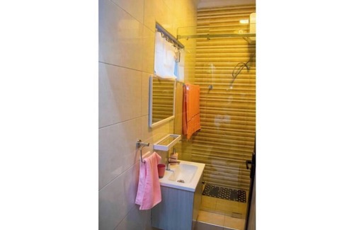 Accra Apartment | Single Room En Suite In A House