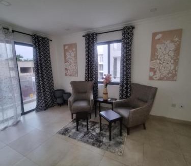 Accra House | Stay Play Away Residences - Luxury 5 bed, Airport Residential