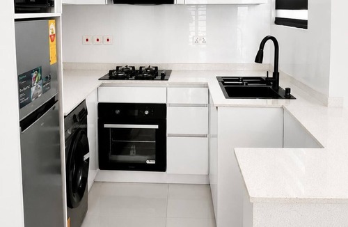 Agblesia House | 1 + 1 Spa Tub Rooftop Lounge Near Tema & Accra . Airport pickup/Drop off
