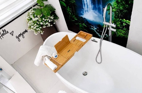Sakumono Apartment | 1 + 1 Spa Tub. Rooftop Lounge. Airport pickups/Drop offs