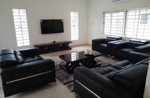 Wenkyi House | 1 Boapea Street (Off Bompata)