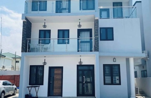 Kokomlemle Apartment | 10 mins from the beach | 1 BDR Apt | parking+wifi