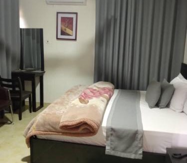 Amasaman Hotel | 105 Inn