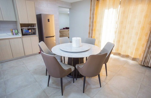 Accra House | 2 Bedr Oasis. Luxury. Airport pick up+WiFi+Breakfast items. Peaceful yet central