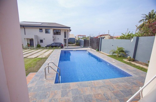 Accra House | 2 Bedr Oasis. Luxury. Airport pick up+WiFi+Breakfast items. Peaceful yet central