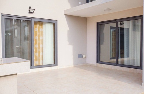 Accra House | 2 Bedr Oasis. Luxury. Airport pick up+WiFi+Breakfast items. Peaceful yet central