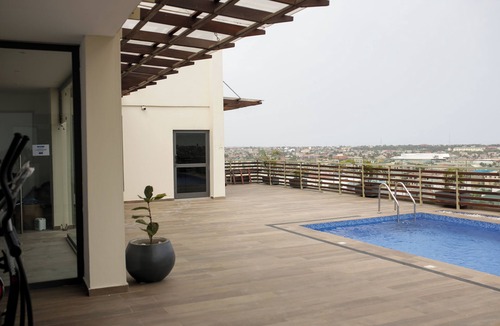 Labadi Apartment | 2-bedroom corporate apartment in brilliant Accra with AC, fitness room