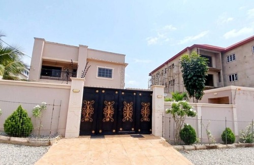 North Legon Apartment | 2-bedroom apartment in serene Greater Accra Region with AC
