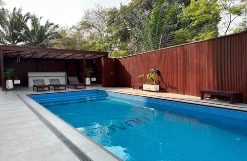 Labadi Apartment | 233 Boulevard