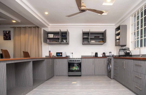 Bolgatanga Apartment | 3-bedroom apartment in lovely Bolgatanga with AC, full kitchen and free parking