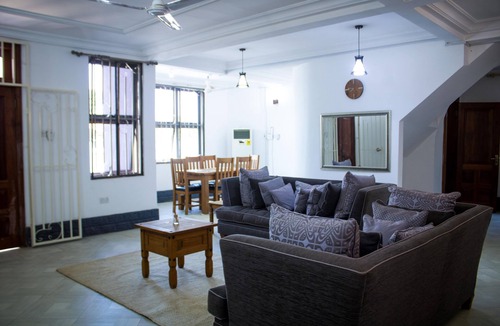 Oyarifa Apartment | 3-bedroom apartment in charming Oyarifa with WiFi, AC
