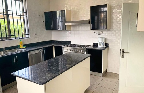 Nungua House | 5 BEDROOM HOUSE IN COMMUNITY 20, GREATER ACCRA , TEMA OFF THE SPINTEX ROAD