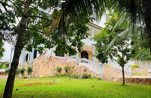Nungua House | A Place of Peaceful Refuge