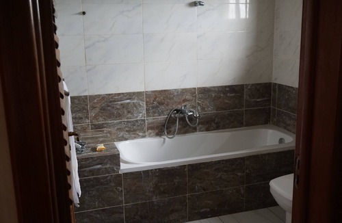 Kwabenyan Hotel | Accra Royal Castle Apartments & Suites