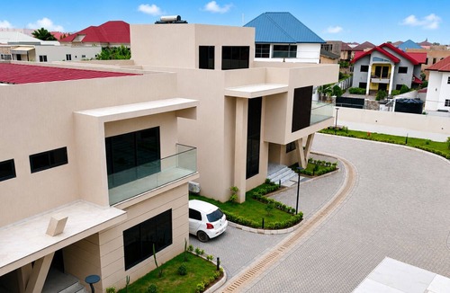 Abelemkpe House | Ahomka Villa at THE HIDDEN DOMUS - Luxury 4BR Private En-Suites