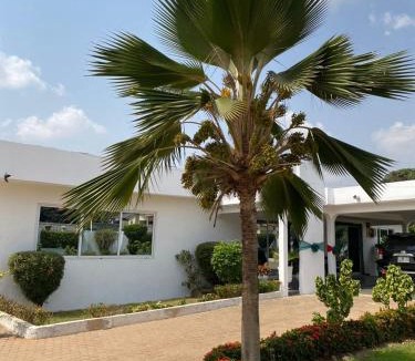 Madina Bed & Breakfast | All White Lodge