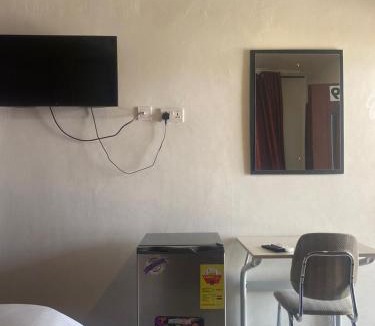 Madina Bed & Breakfast | All White Lodge