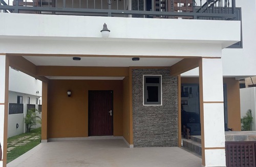Sakumono House | An amazing 4-bedroom townhome with WiFi,Outdoor jacuzzi in serene Sakumono,Accra