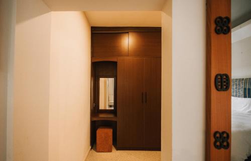 Elmina Hotel | AnoMansa Beach Resort at Elmina Bay