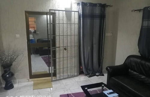 Lome Apartment | Appartement Luxueux à Deux pas de Colombe de la Paix:netflix,wifi, eau Chaude