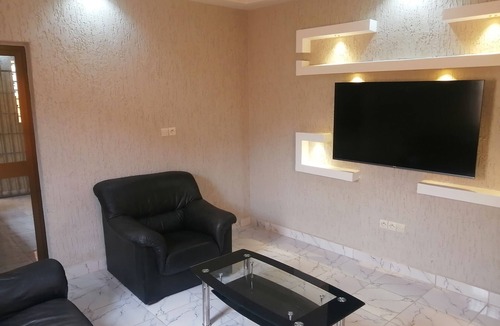Lome Apartment | Appartement Luxueux à Deux pas de Colombe de la Paix:netflix,wifi, eau Chaude