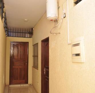 Lome Apartment | Appartement spacieux et meublé Lomé Togo 4 min de l'aéroport Wifi et Espace aéré gratuit Eau chaude Compteur Electrique personnalisé Gaz butane disponibles dont chargement à charge du voyageur