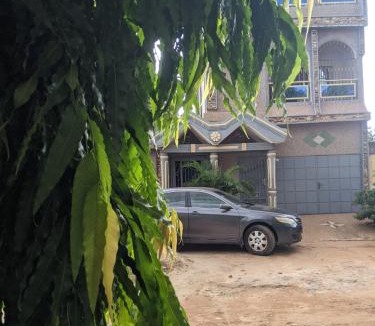 Lome Apartment | Appartement spacieux et meublé Lomé Togo 4 min de l'aéroport Wifi et Espace aéré gratuit Eau chaude Compteur Electrique personnalisé Gaz butane disponibles dont chargement à charge du voyageur