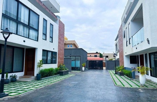 Teshie House | Artistic 3-Bed Townhouse w/Pool & Gym in Accra