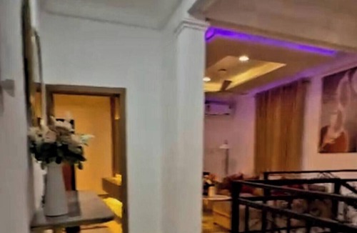 Madina House | AURA HOMES: Luxury 4-bedroom, home with AC, Cable, Wi-Fi & Bar and Pool
