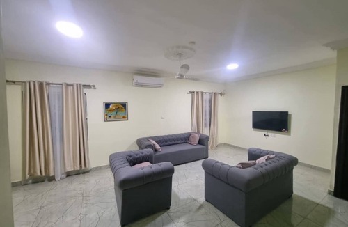 Cape Coast House | B's Classic and Cozy - Apt #1