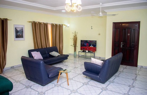 Cape Coast House | B's Classic & Cozy Apartments spacious and luxurious serene home away from home.
