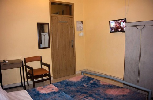 Asylum Down House | BE OUR GUEST AND ENJOY THE COMFORT OF YOUR OWN HOME
